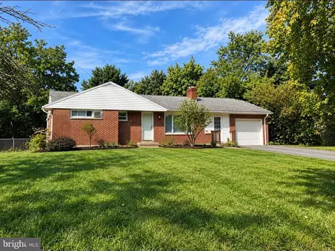 1184 Fairmont Dr, Harrisburg, PA 17112
