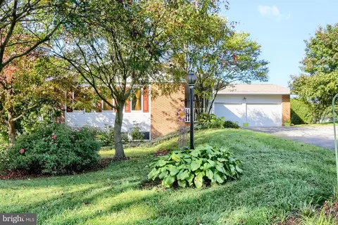 37 Arthur St, Hummelstown, PA 17036