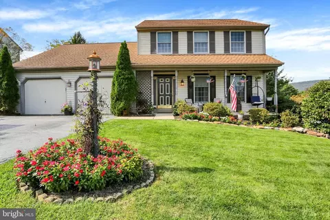 2416 Wicklow Dr, Harrisburg, PA 17112