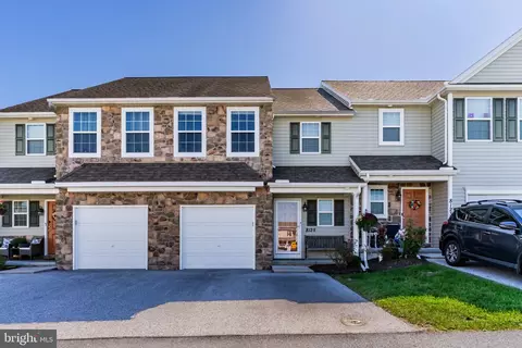8125 Lenker Dr, Harrisburg, PA 17112