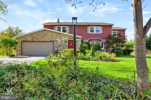 4426 Avon Dr, Harrisburg, PA 17112