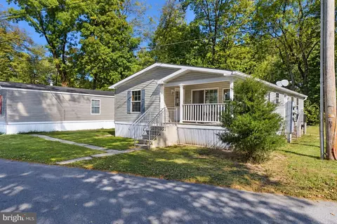 345 Caravan Ct, Middletown, PA 17057