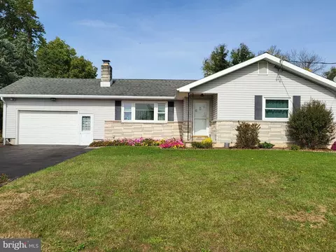 1965 Light Ave, Middletown, PA 17057
