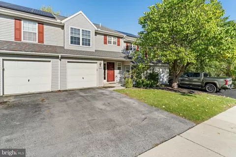 5796 Hidden Lake Dr, Harrisburg, PA 17111