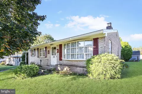 1424 Karen Dr, Harrisburg, PA 17109