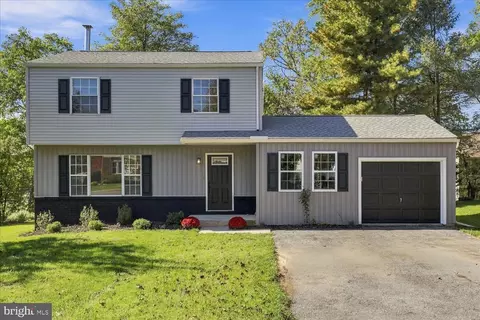 783 Blue Jay Rd, Harrisburg, PA 17111