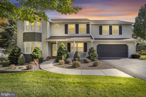 207 S Hill Dr, Grantville, PA 17028