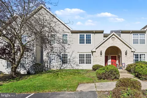 215 Forest Oak Ln, Harrisburg, PA 17110