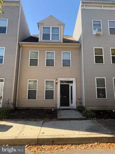 1726 Logan St, Harrisburg, PA 17102