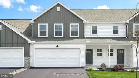7831 Oak Brook Dr, Harrisburg, PA 17112