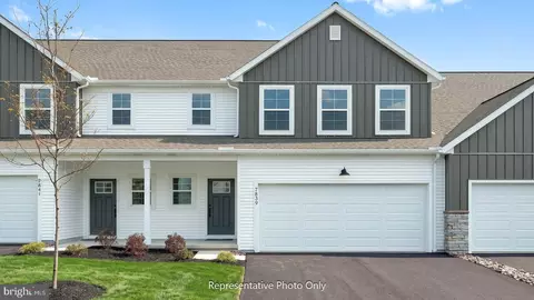 7829 Oak Brook Dr, Harrisburg, PA 17112