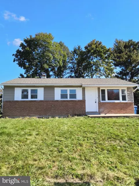 7 Chelsea Ln, Harrisburg, PA 17109