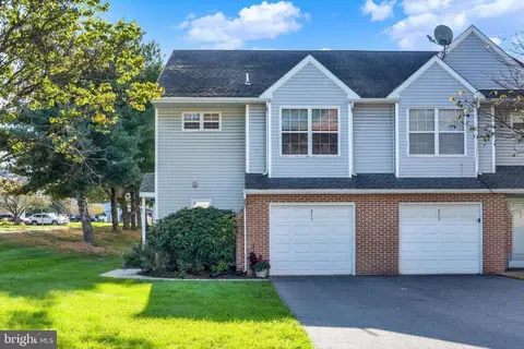 215 Fawn Rdg N, Harrisburg, PA 17110