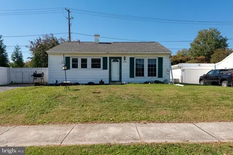 1057 N Pine St, Middletown, PA 17057
