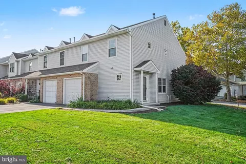 142 Fawn Rdg N, Harrisburg, PA 17110