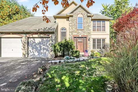 330 Hunter Path Rd, Hummelstown, PA 17036