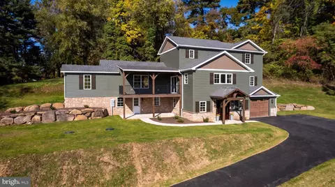 2423 Schoolhouse Rd, Middletown, PA 17057