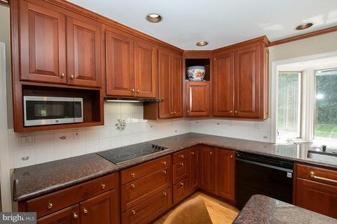 708 Woodcrest Cir, Wayne, PA 19087 photo 8