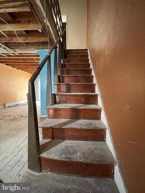 7059 Clover Ln, Darby, PA 19082 photo 4