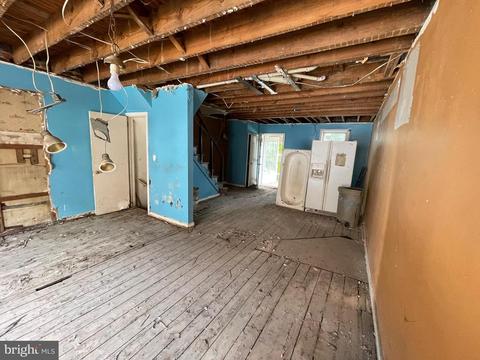 7059 Clover Ln, Darby, PA 19082 photo 2