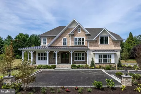 79 Farrier Ln, Newtown Square, PA 19073