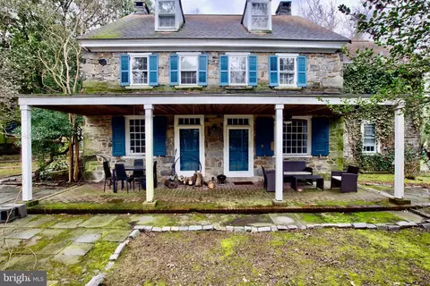 6 Chestnut Pkwy # -9, Wallingford, PA 19086