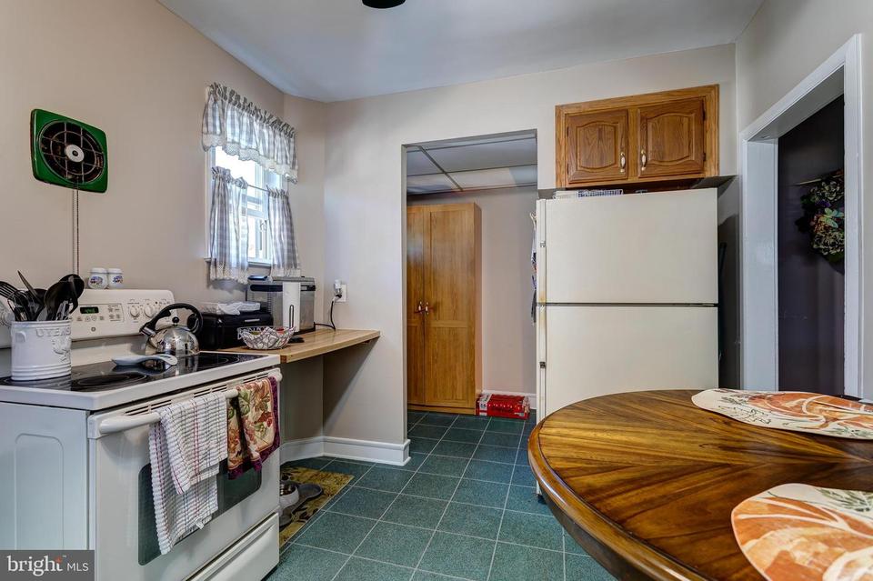  2452 Eldon Ave, Drexel Hill, PA 19026 photo 9