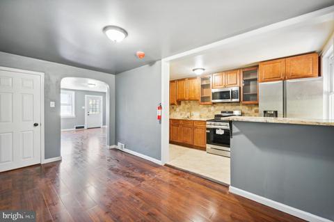 117 Spring Valley Rd, Darby, PA 19023