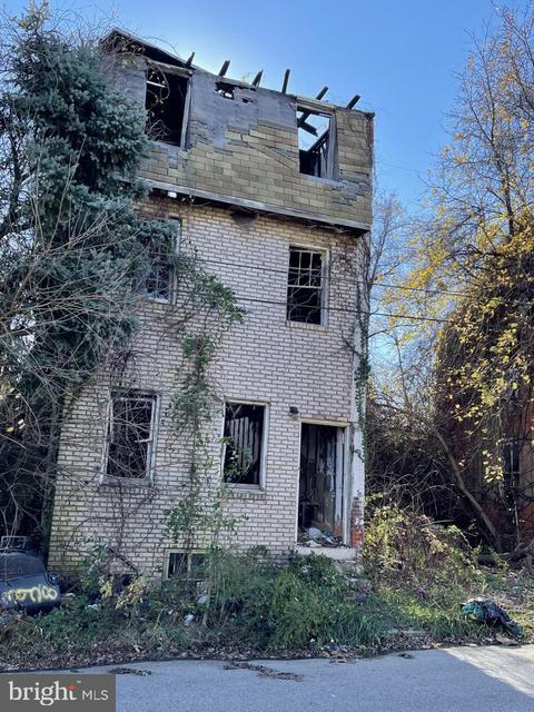 213 Woodrow St, Chester, PA 19013