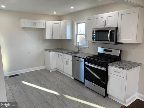 319 Irving St, Marcus Hook, PA 19061