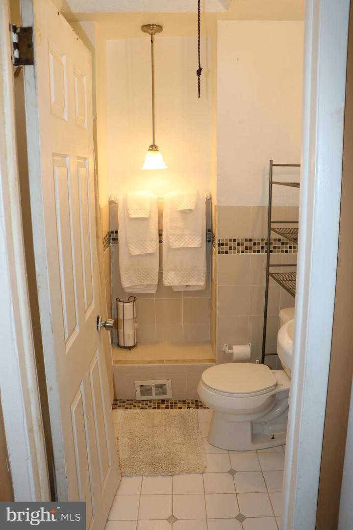 1103 Crestview Rd, Darby, PA 19023 photo 16