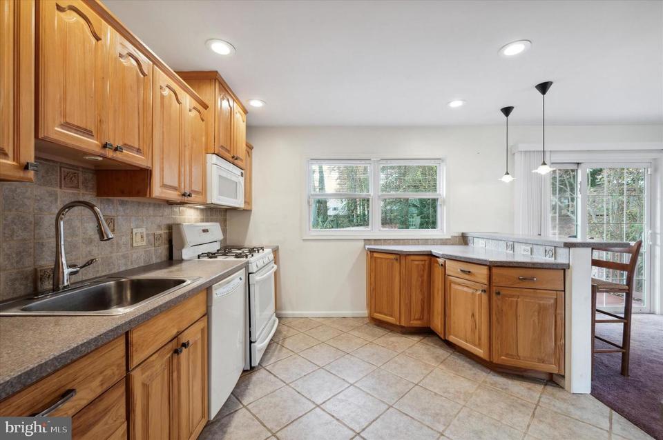  3076 Surrey Ln, Aston, PA 19014 photo 15