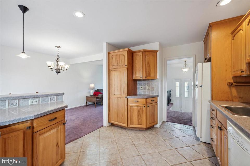  3076 Surrey Ln, Aston, PA 19014 photo 16