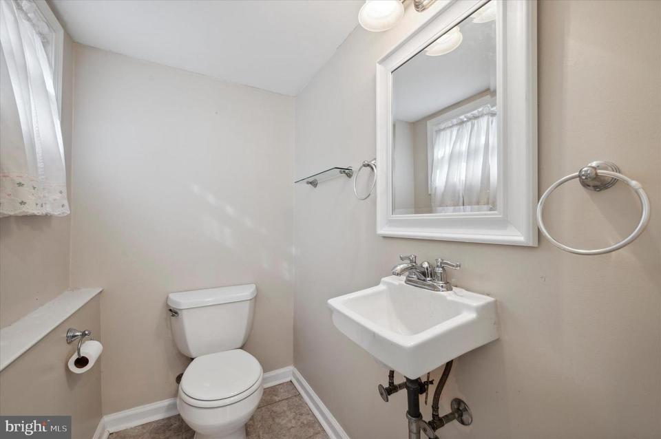  3076 Surrey Ln, Aston, PA 19014 photo 24