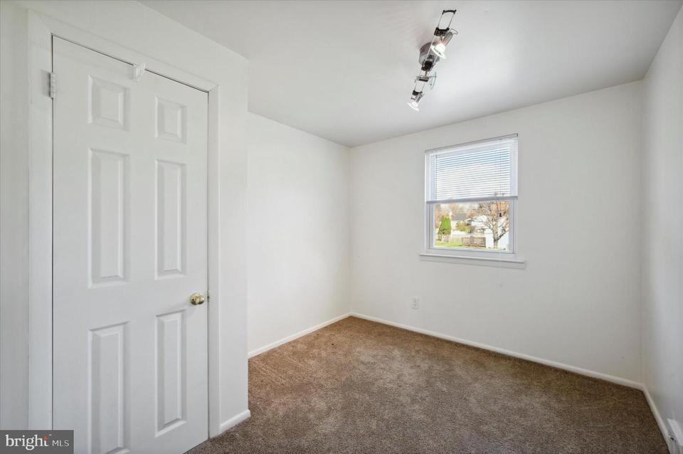  3076 Surrey Ln, Aston, PA 19014 photo 23