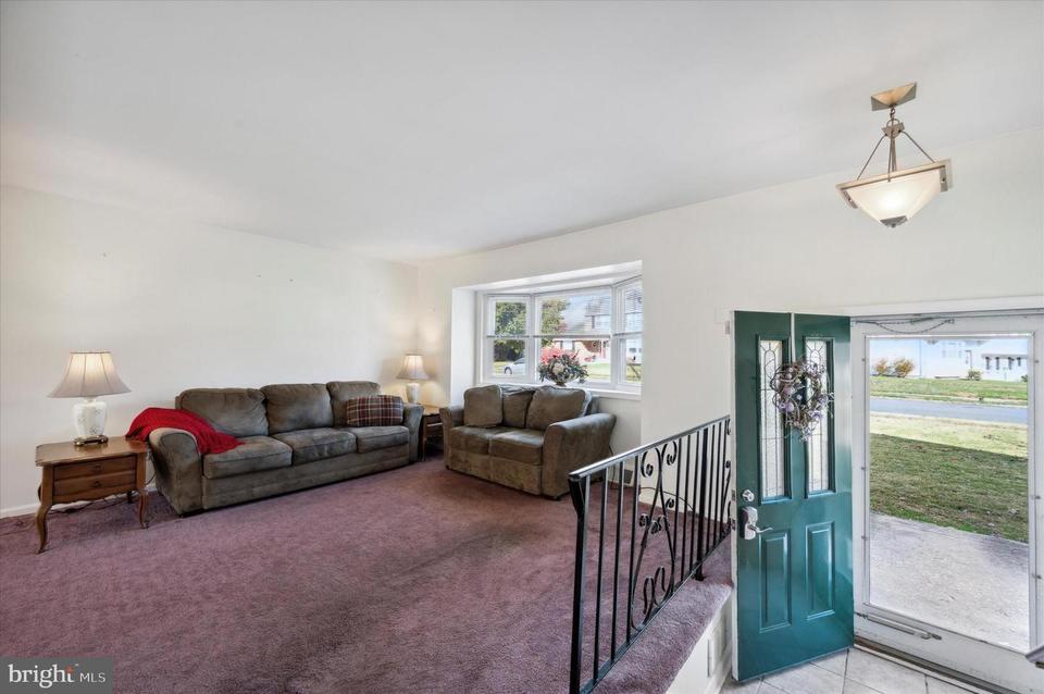  3076 Surrey Ln, Aston, PA 19014 photo 6