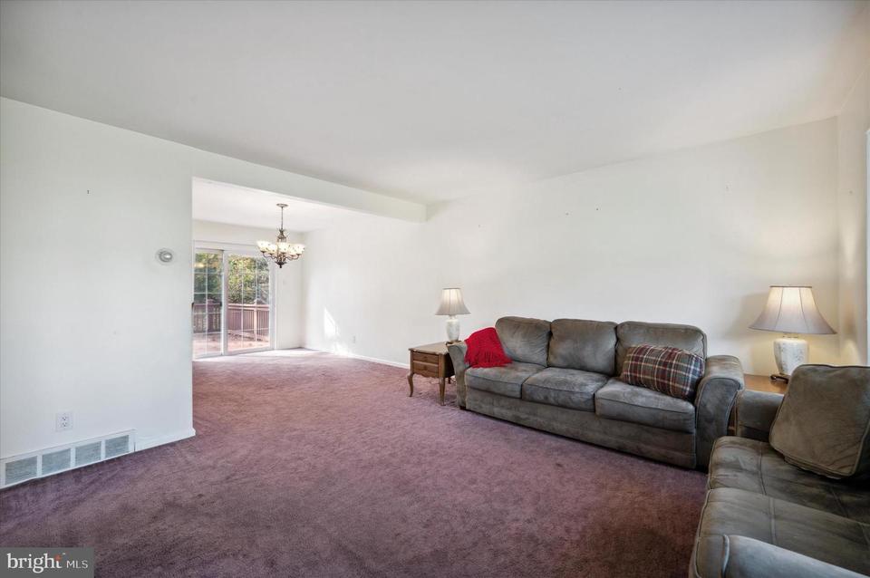  3076 Surrey Ln, Aston, PA 19014 photo 8