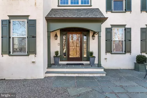 49 Farrier Ln, Newtown Square, PA 19073