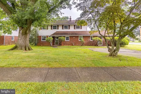 1400 Brierwood Rd, Havertown, PA 19083