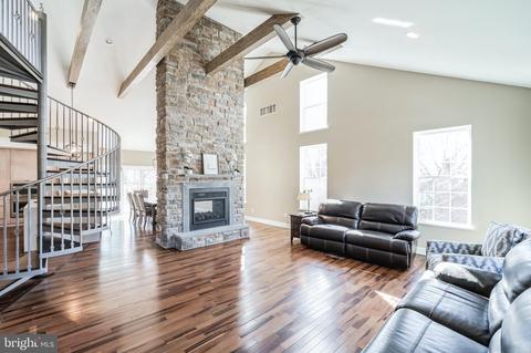 125 E Sylvan Dr, Broomall, PA 19008