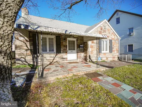 223 Walnut St, Clifton Heights, PA 19018