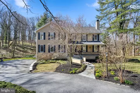930 Academy Ln, Bryn Mawr, PA 19010