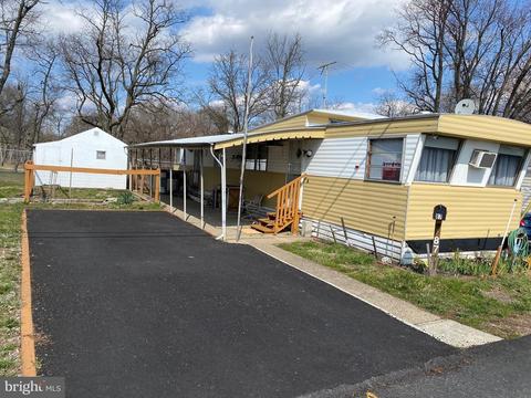4300 W 9th St #87, Marcus Hook, PA 19061