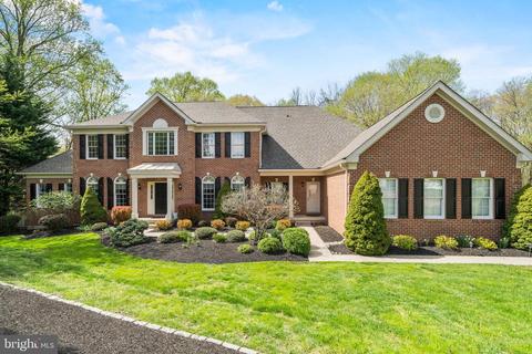 17 Great Oak Dr, Glen Mills, PA 19342
