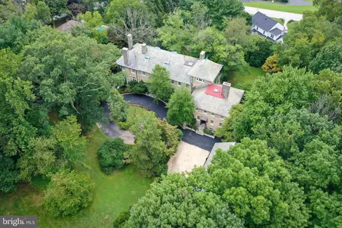 21 Shannon Cir, Bryn Mawr, PA 19010