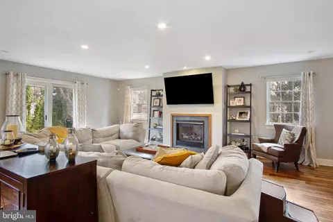 208 Rodney Cir, Bryn Mawr, PA 19010