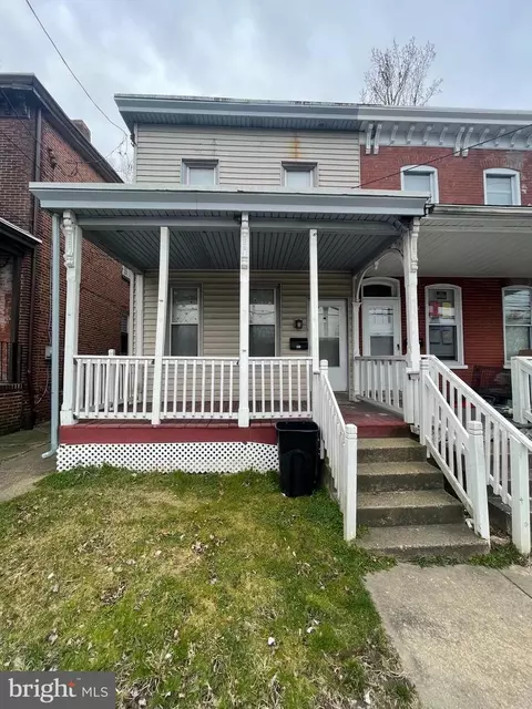852 Upland Ave, Chester, PA 19013