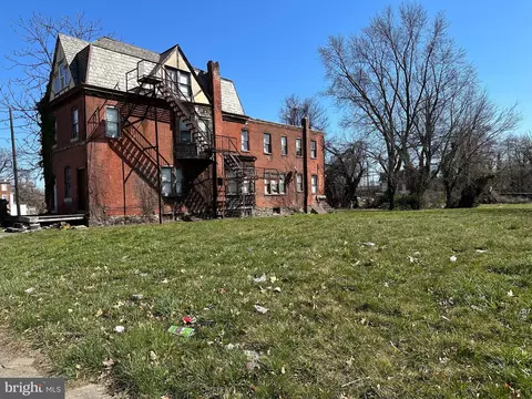 427 E 9th St, Chester, PA 19013