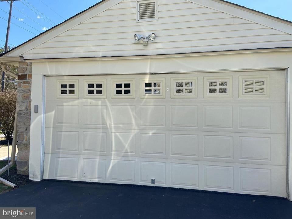  2737 Sunnybrook Ln, Ardmore, PA 19003 photo 2