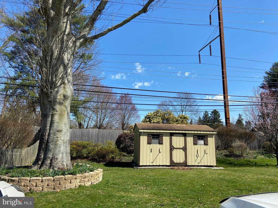  2737 Sunnybrook Ln, Ardmore, PA 19003 photo 4